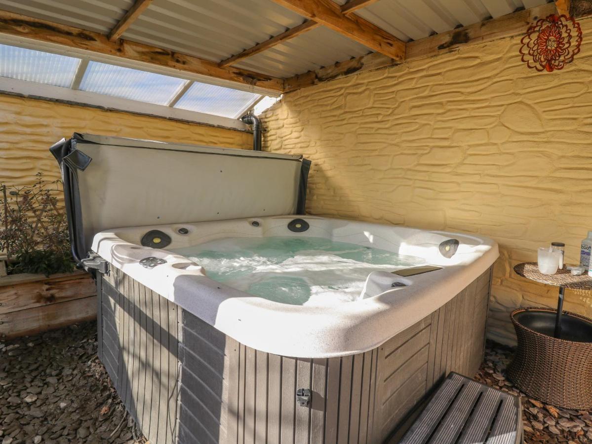 Yr Hen Llaethdy Villa Troedyraur Dış mekan fotoğraf